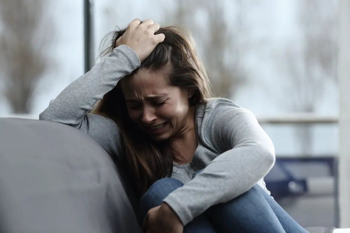 Warum weine ich bei jeder Kleinigkeit? - Was passiert beim Weinen im Gehirn? - Was passiert wenn man jeden Tag weint? (© Antonioguillem / stock.adobe.com)
